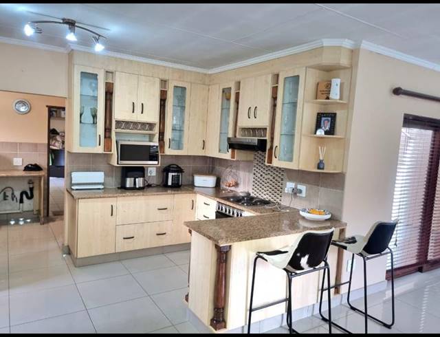 3 BEDROOM HOUSE FOR SALE IN HELDERWYK